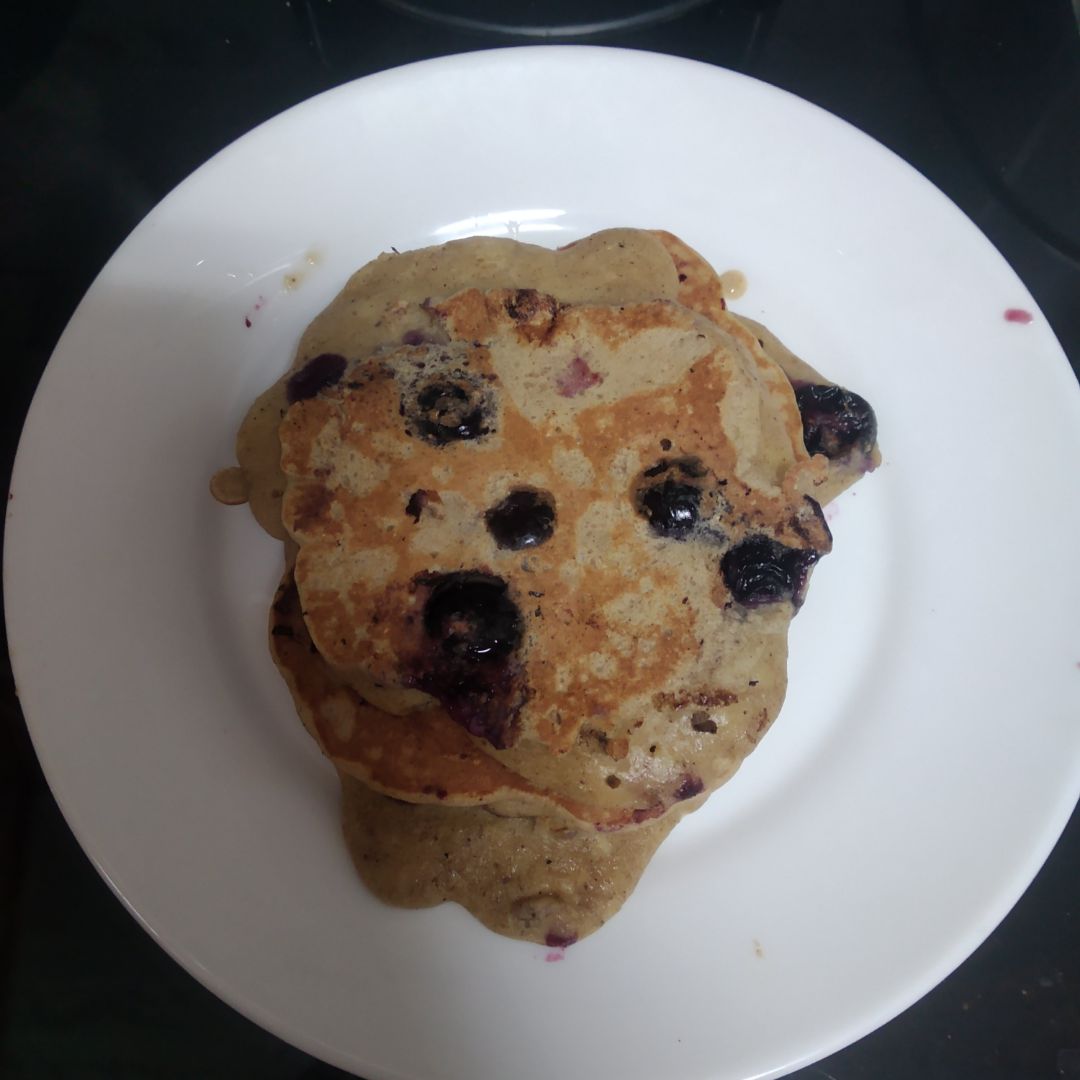 Tortitas de arándanos, con plátano y avena Tortitas de arándanos, con plátano y avena