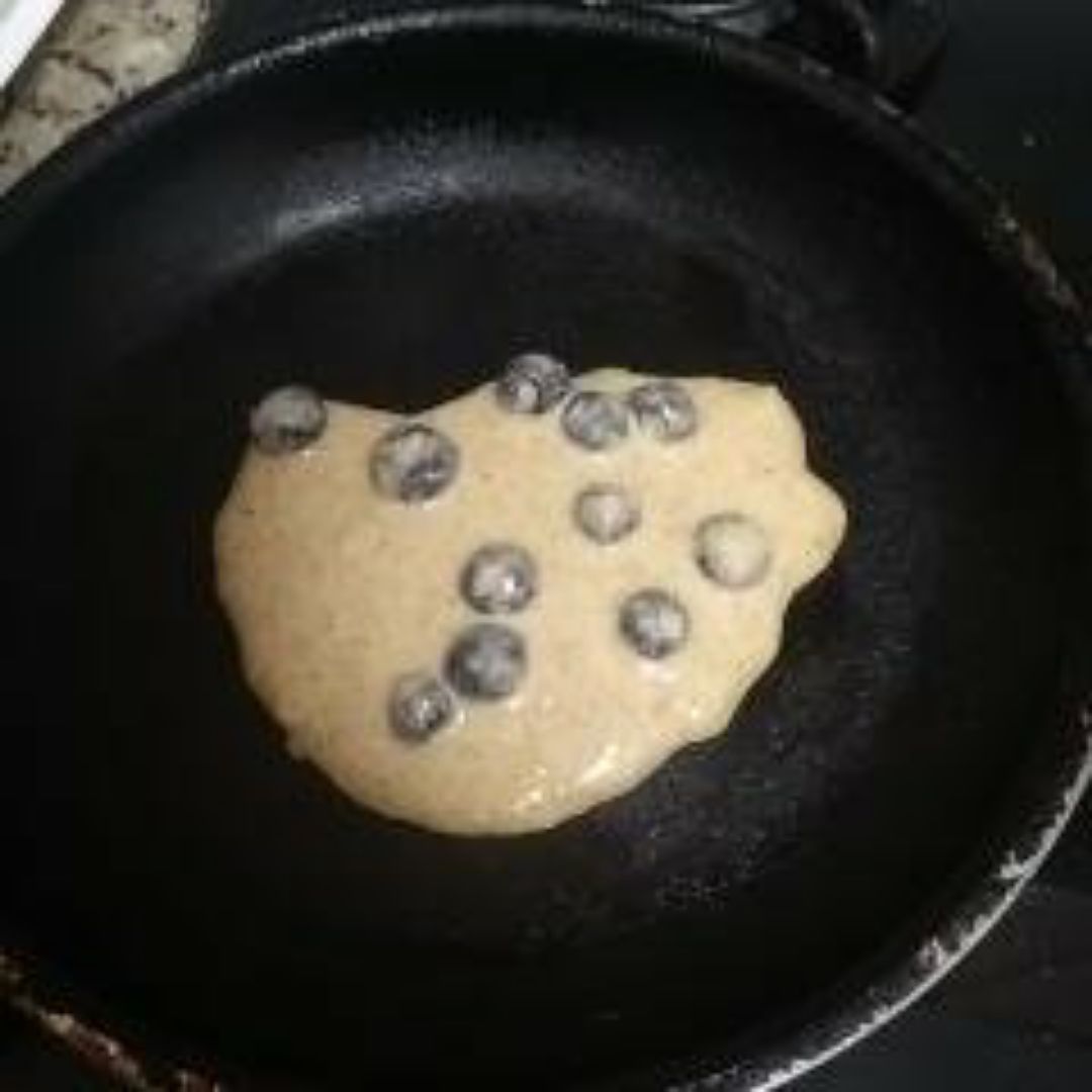 Tortitas de arándanos, con plátano y avena Paso 5 Tortitas de arándanos, con plátano y avena Paso 5