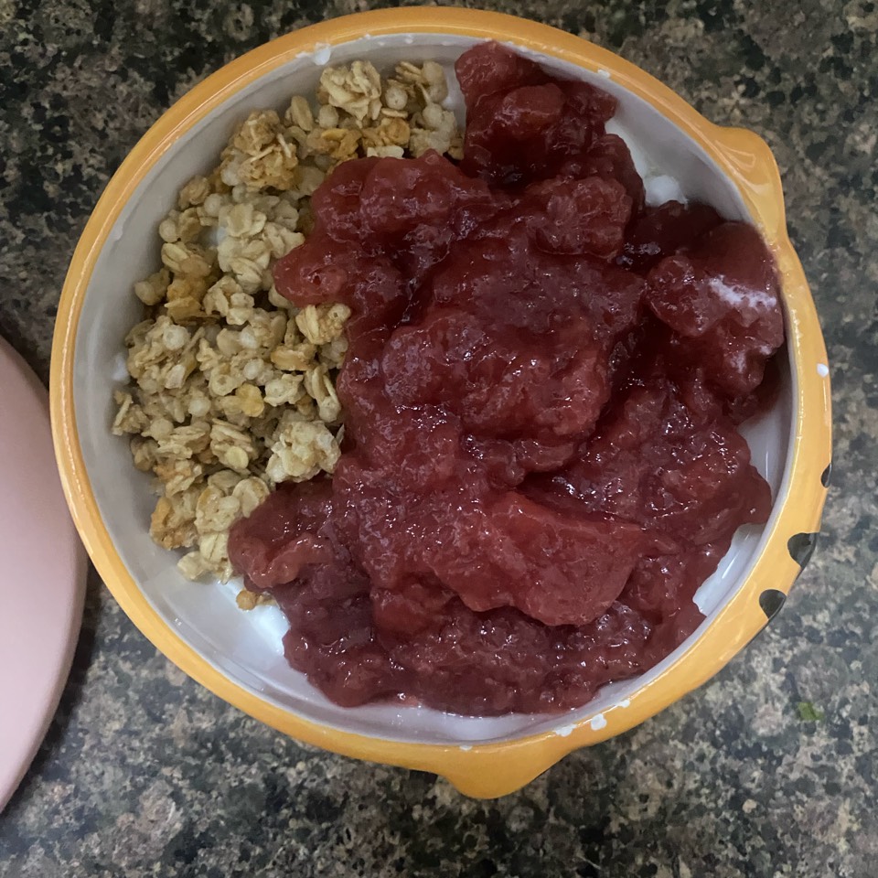 Yogur bowl con cereales y mermelada💕