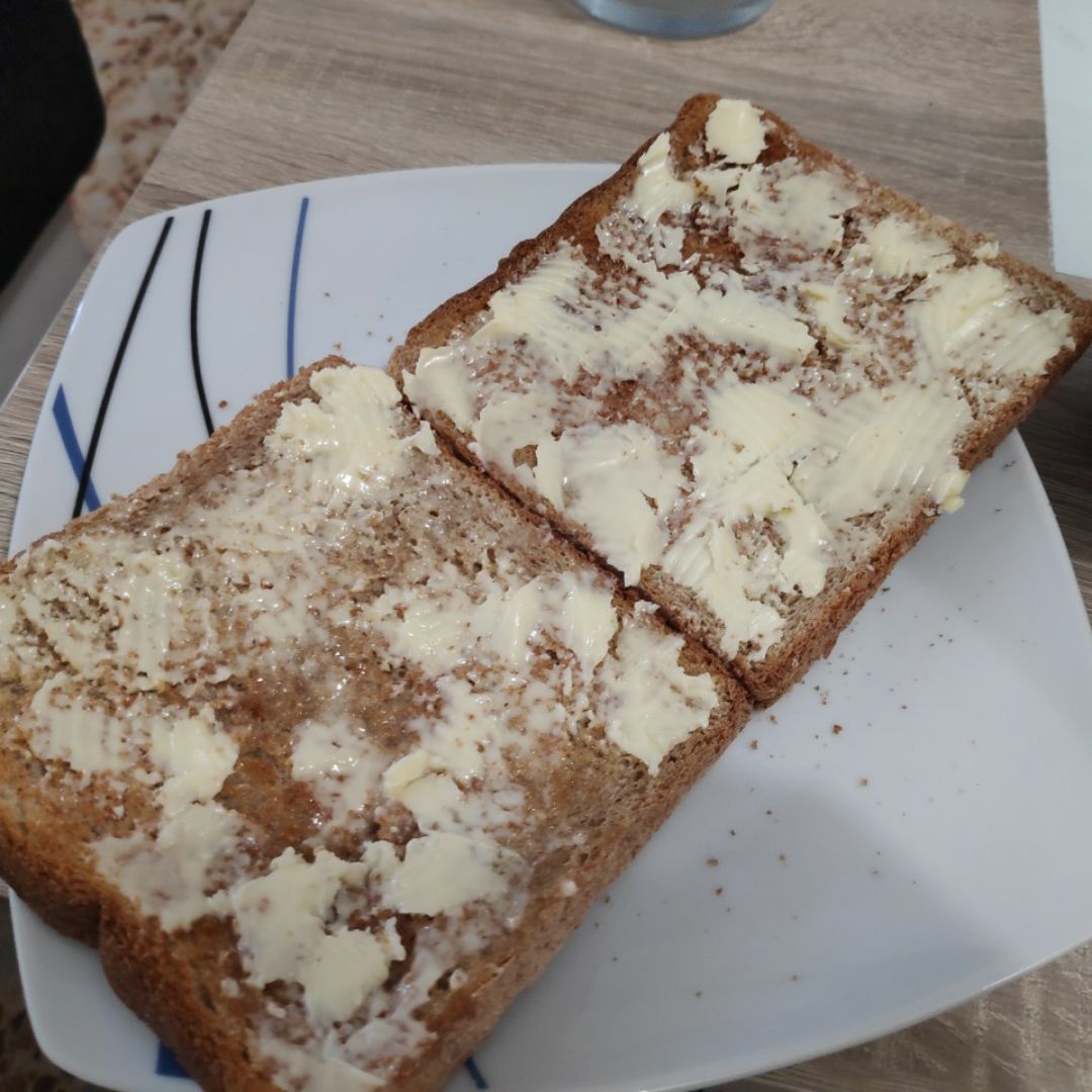Tostadas con mantequilla Tostadas con mantequilla