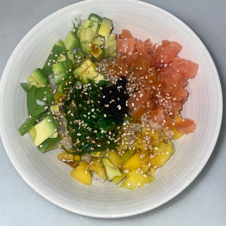 Poke de salmón ahumado