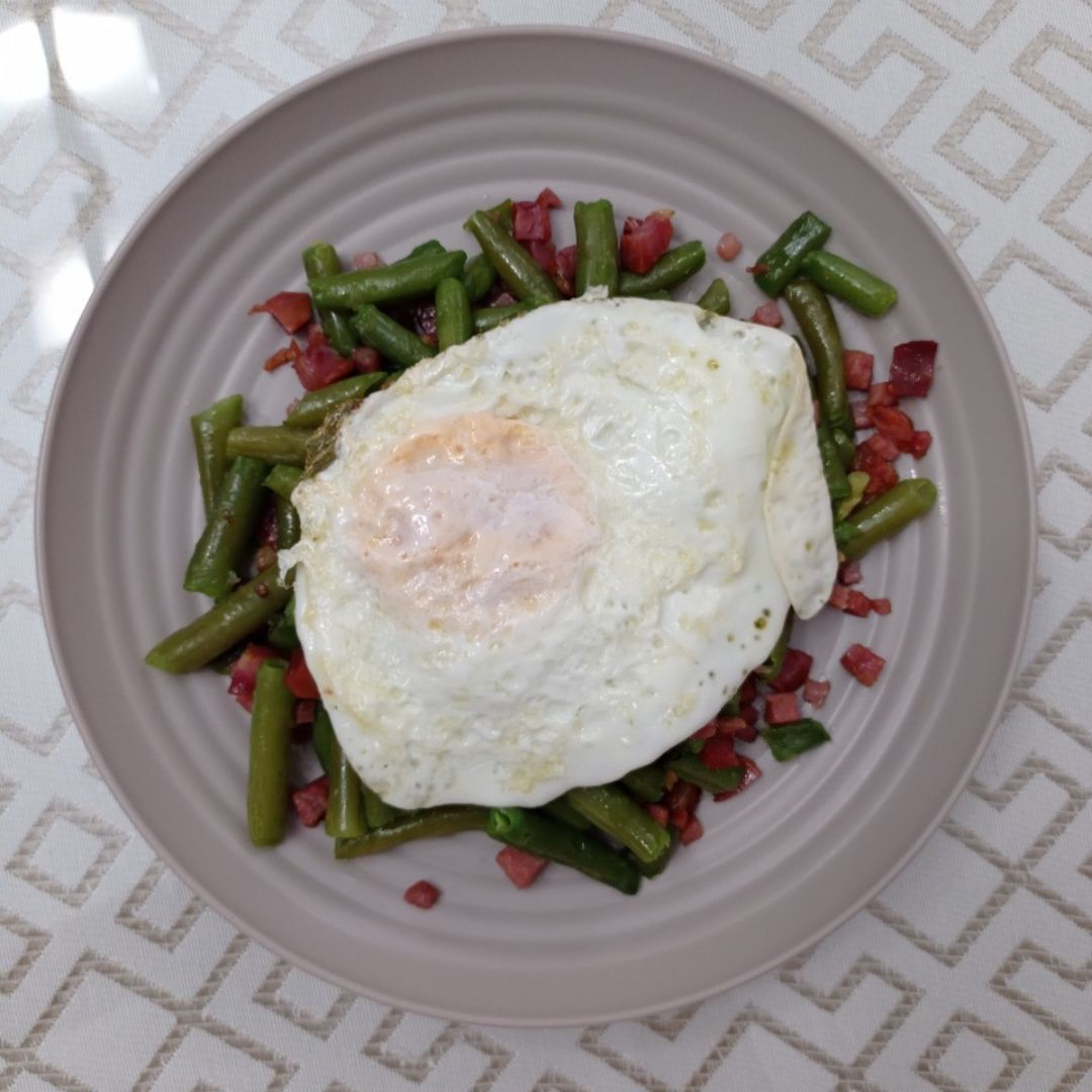 Judías verdes con jamón y huevo a la plancha Judías verdes con jamón y huevo a la plancha