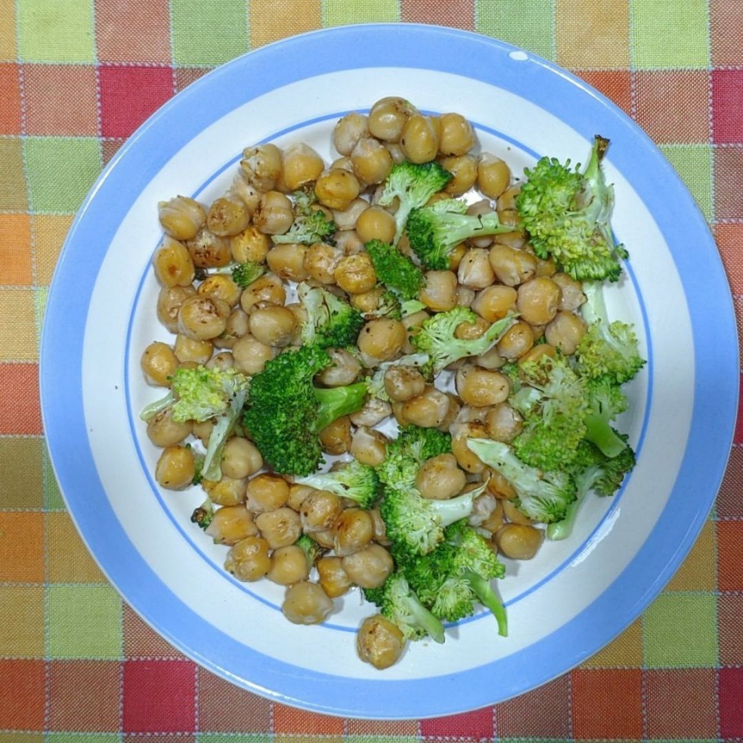 Garbanzos salteados con br贸coli 馃ガ Garbanzos salteados con br贸coli 馃ガ