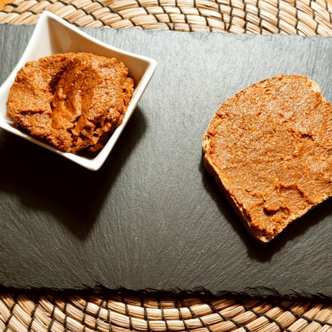 Tostadita de sobrasada vegana Tostadita de sobrasada vegana