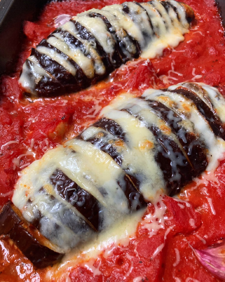 Berenjenas hasselback con queso