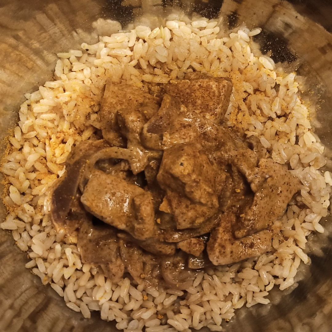 Curry de pollo con arroz integral Curry de pollo con arroz integral