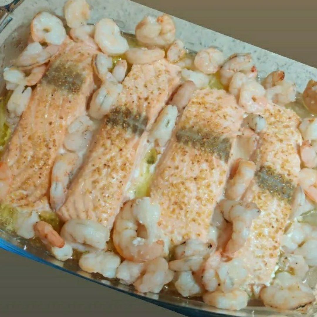 Salmón con gambas y patatas Salmón con gambas y patatas
