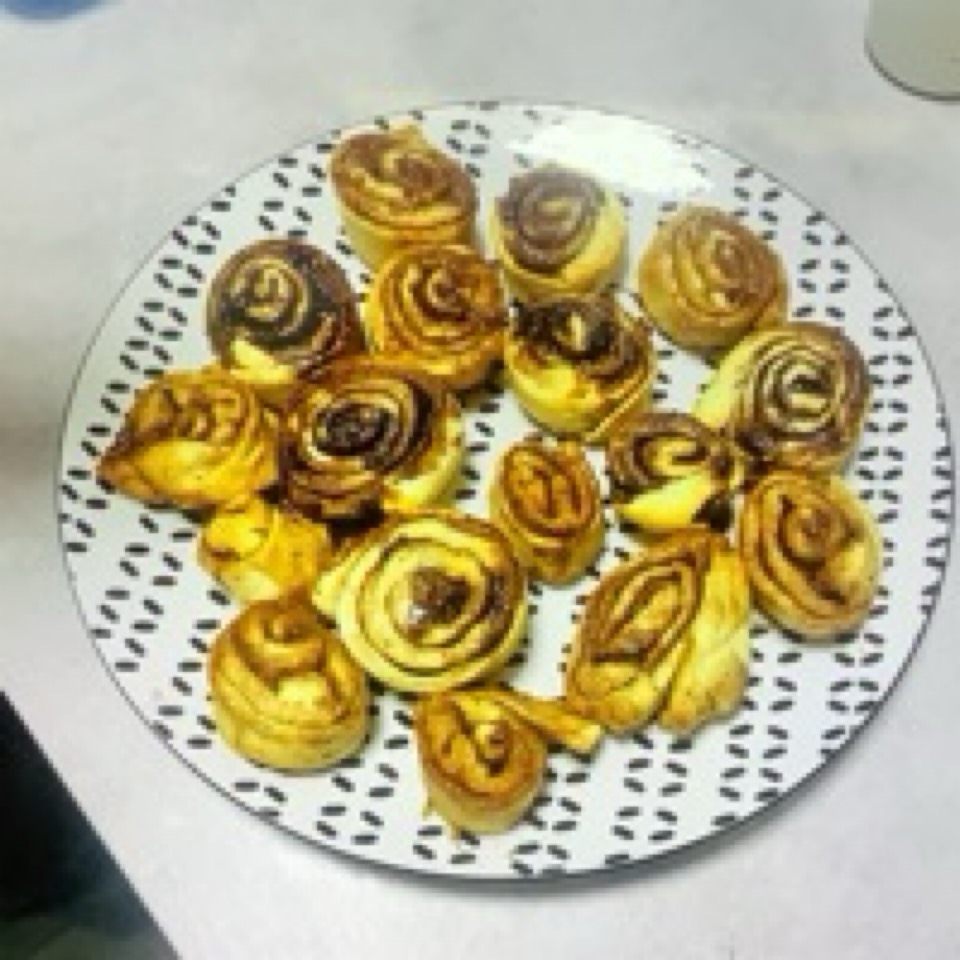 Cinnamon rolls ( rollos de canela ), en air fryer ( freidora de aire ) Cinnamon rolls ( rollos de canela ), en air fryer ( freidora de aire )