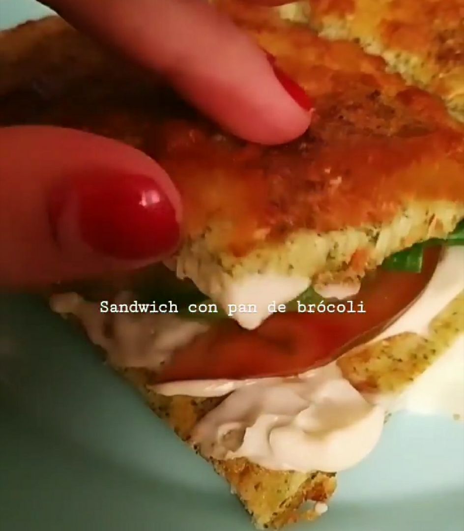 Sandwich con pan de brócoli