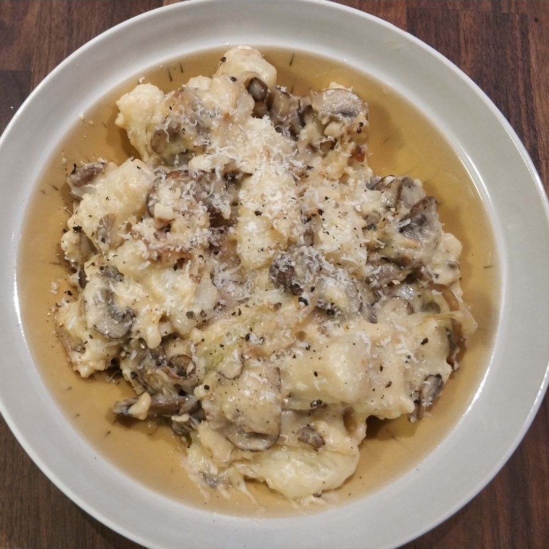 Gnocchi con champiñones, cebolla y queso Paso 7