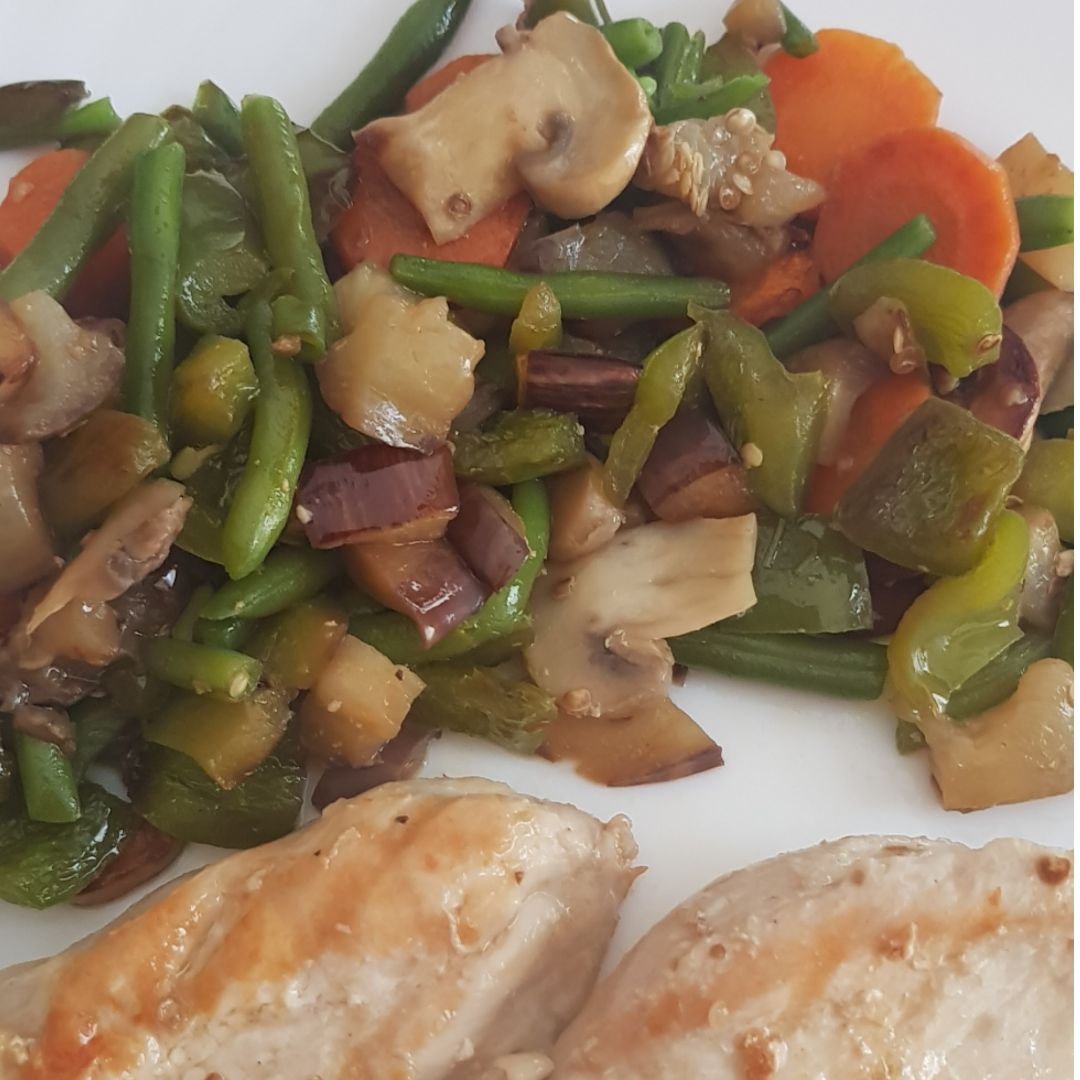 Salteado de verduras con pollo Salteado de verduras con pollo