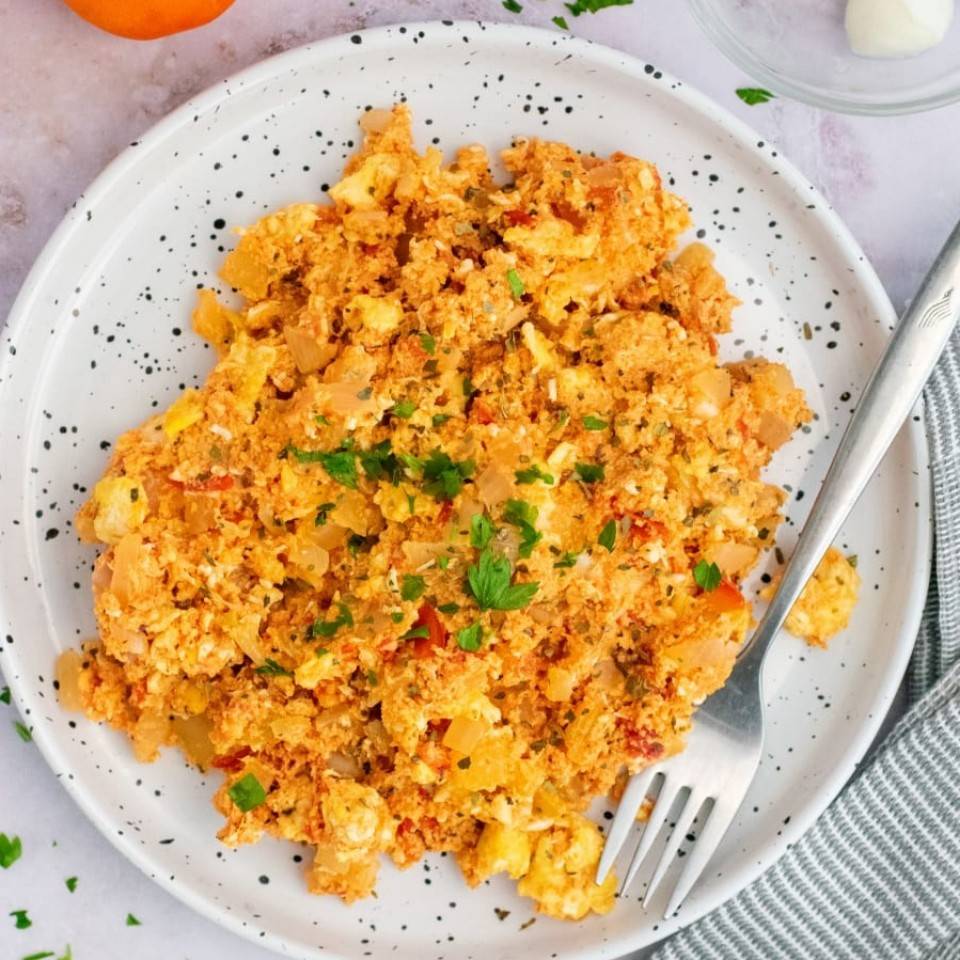 Huevo revuelto con basilico Huevo revuelto con basilico