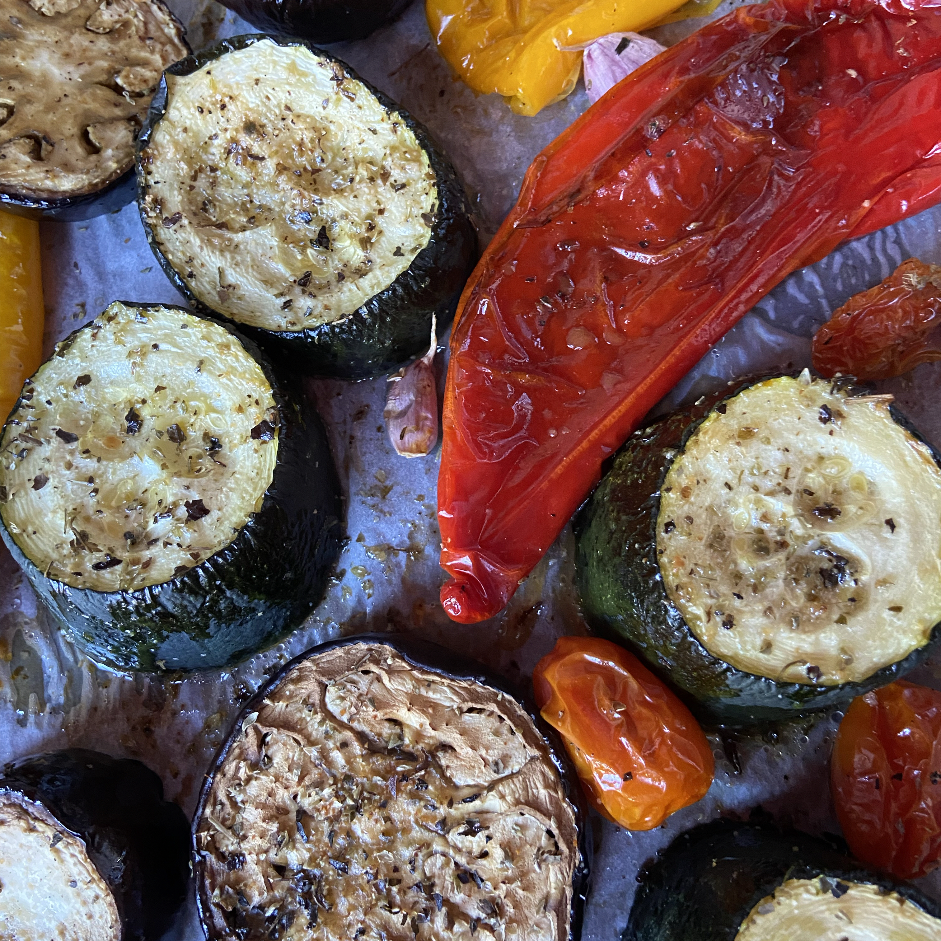 Macarrones integrales con berenjena, pimientos y calabacín Paso 0 Macarrones integrales con berenjena, pimientos y calabacín Paso 0