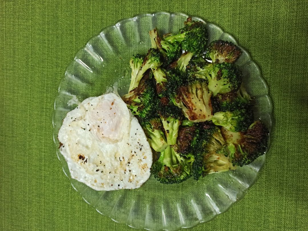Brocili y huevo plancha 