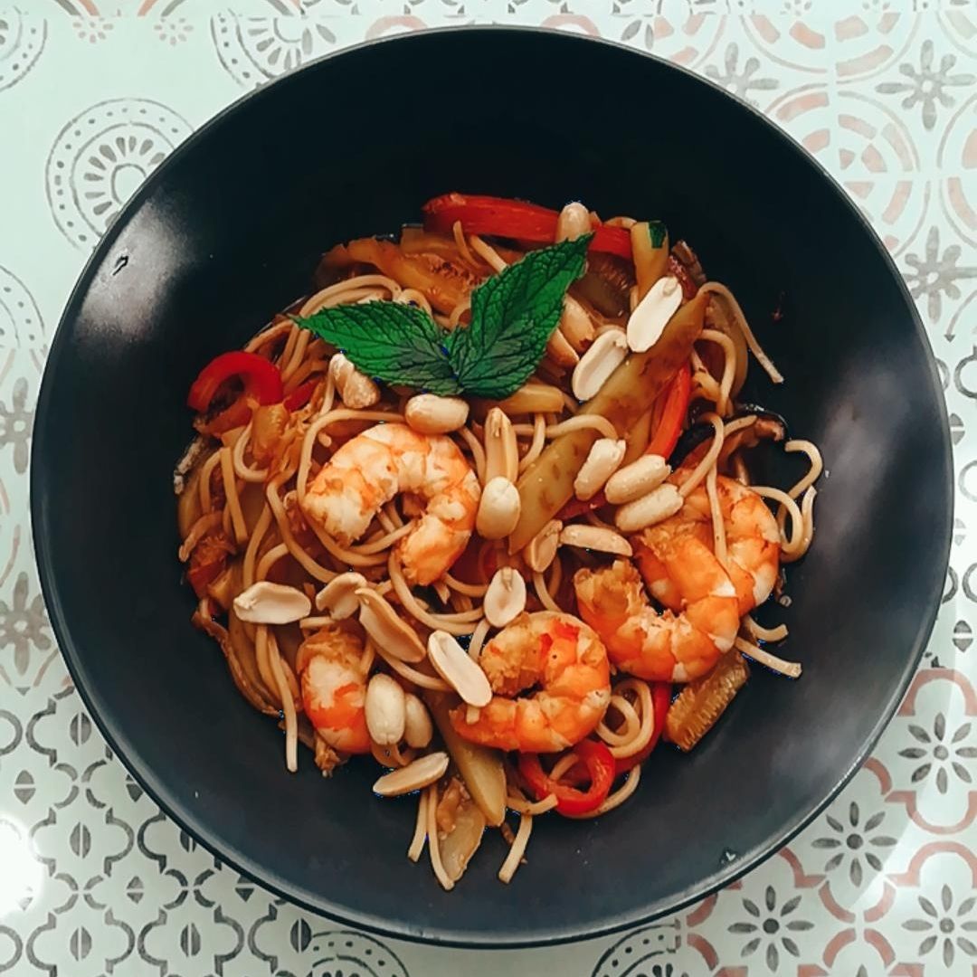 Noodles con langostinos y verduras 