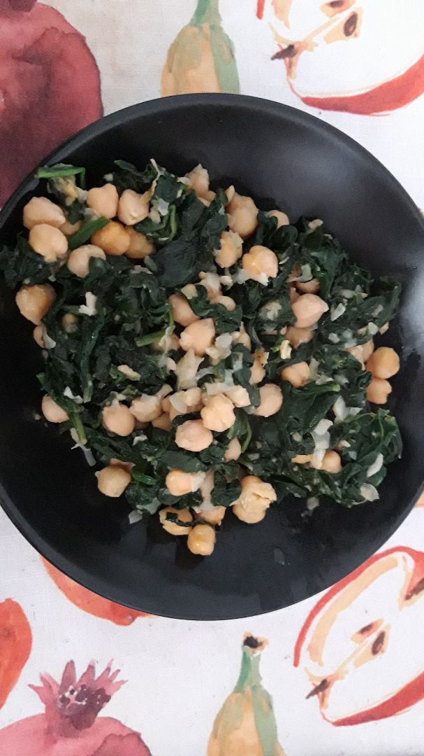Garbanzos salteados con espinacas Garbanzos salteados con espinacas