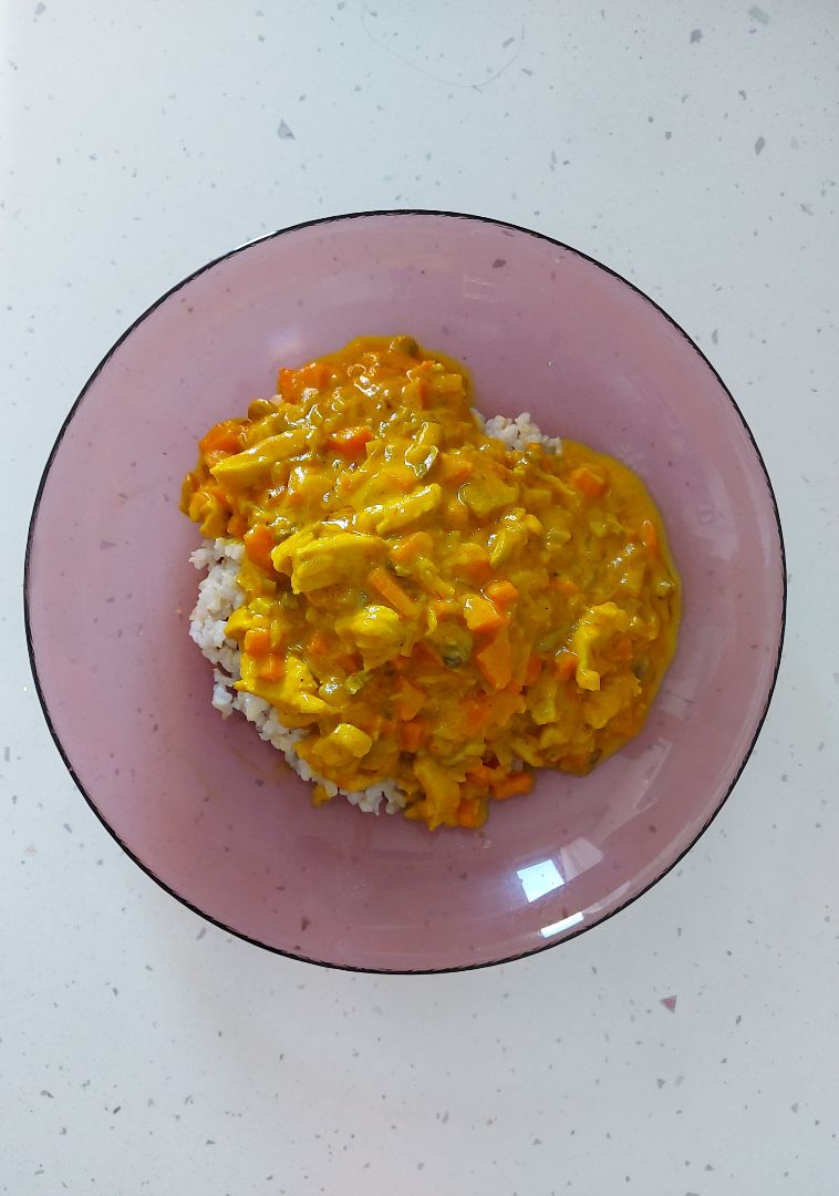Pollo al curry con arroz integral
