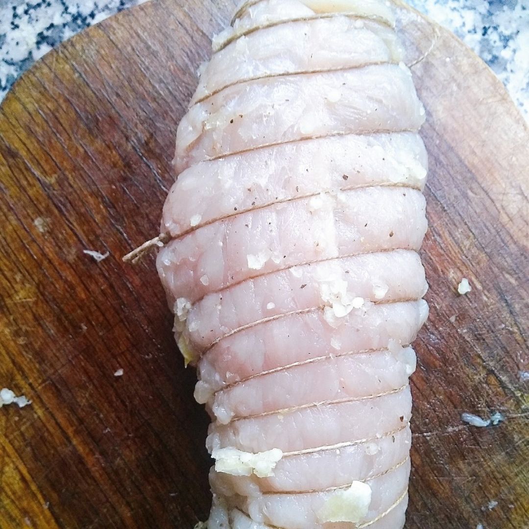 Pechuga de pavo rellena de cecina y queso de cabra Paso 2 Pechuga de pavo rellena de cecina y queso de cabra Paso 2