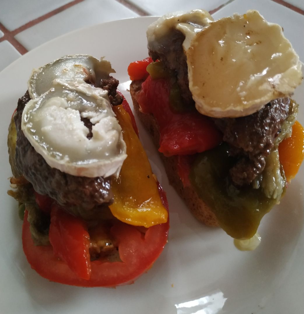 Tostadas con escalivada y queso de cabra Tostadas con escalivada y queso de cabra