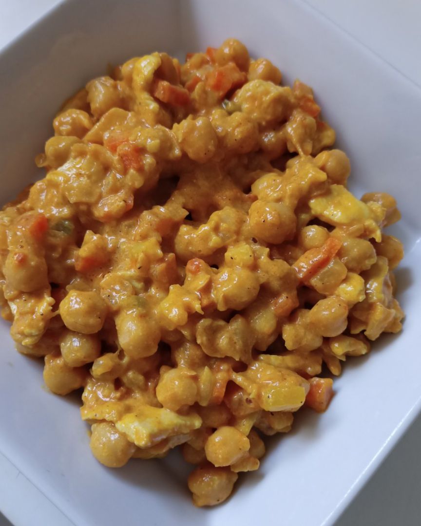 Garbanzos con pollo al curry