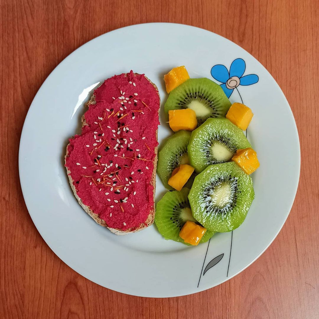 🌸TOSTADAS CON HUMMUS DE REMOLACHA🌸