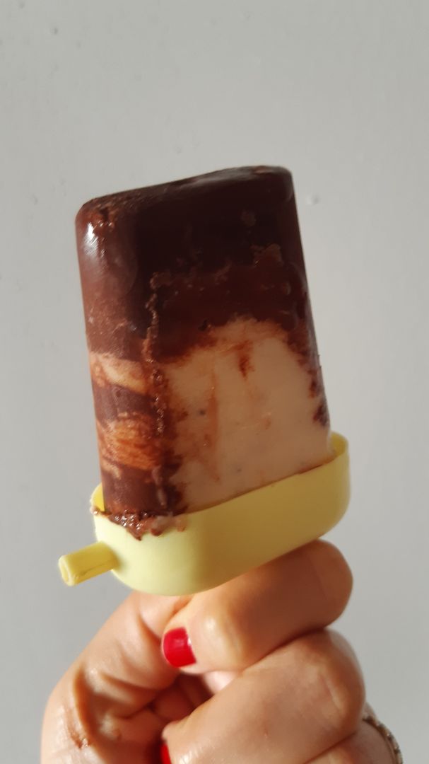 Helado de plátano y chocolate Helado de plátano y chocolate