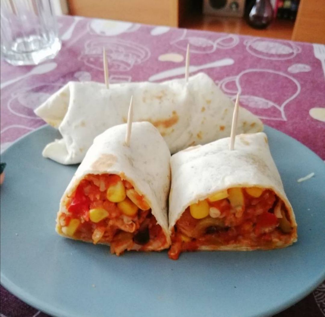 Burritos veganos con soja texturizada Burritos veganos con soja texturizada