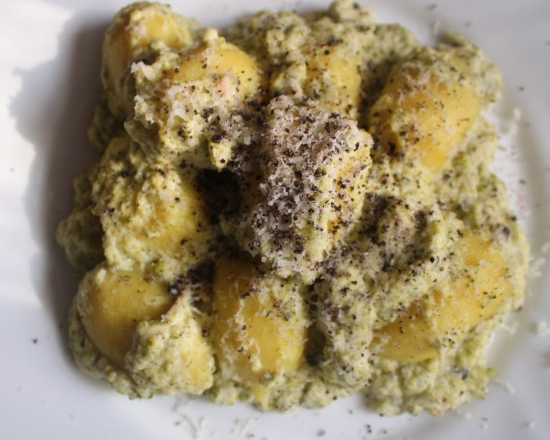 Ñoquis rellenos con salsa de brócoli, champiñón y cuatro quesos. Ñoquis rellenos con salsa de brócoli, champiñón y cuatro quesos.