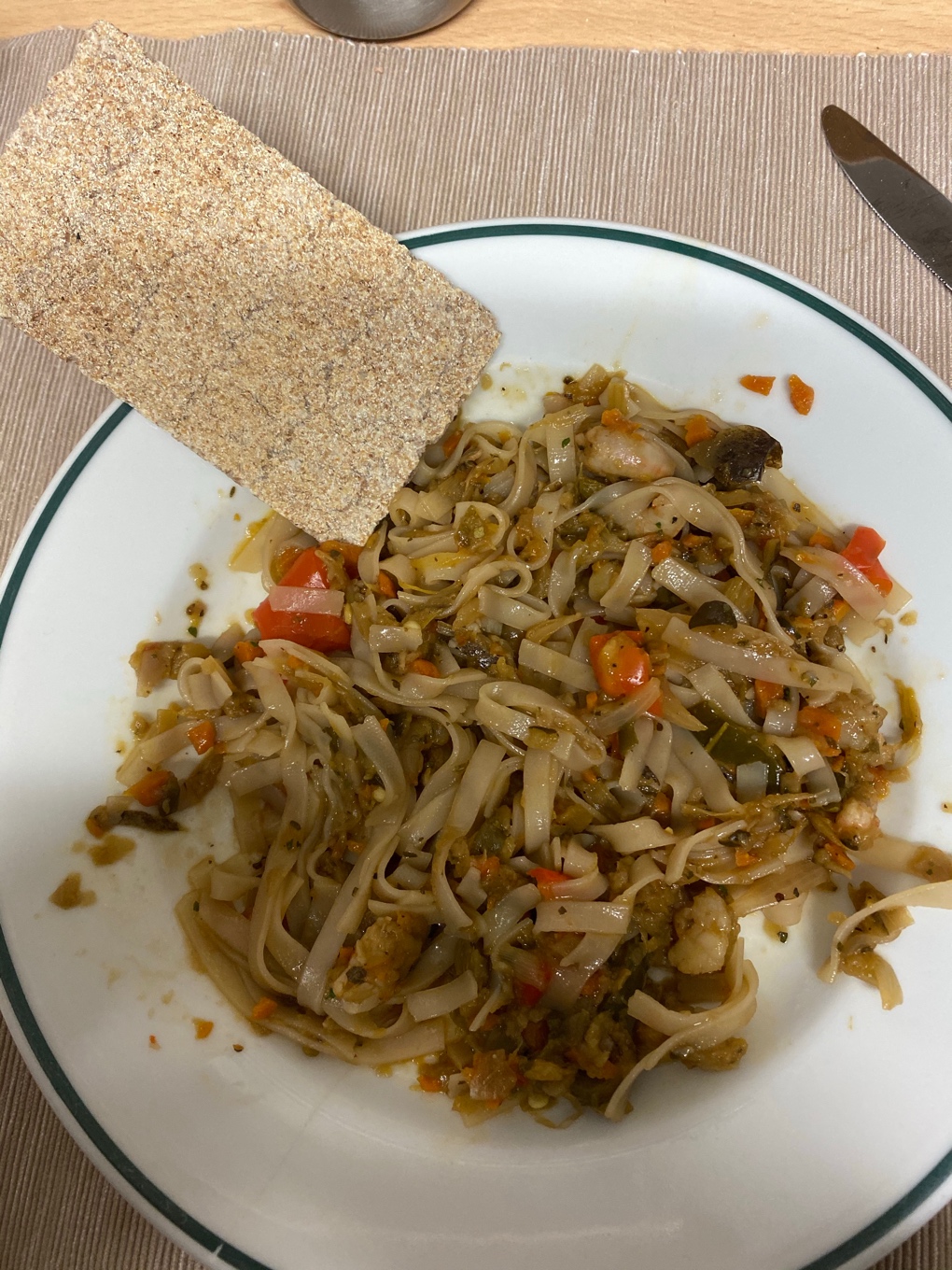 Noodles de arroz con verduras y gambas 