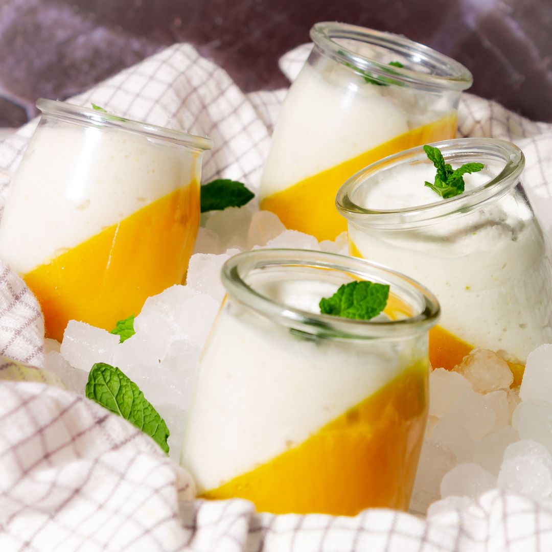 Vasitos de mango y mousse de coco Vasitos de mango y mousse de coco