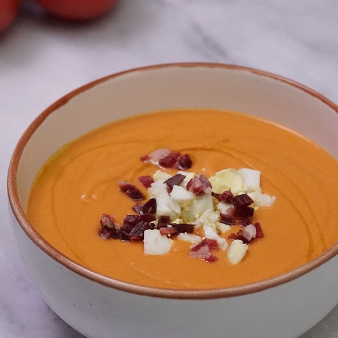 Salmorejo con Huevo y Jamón Salmorejo con Huevo y Jamón