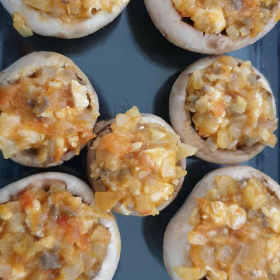 Champiñones relleno de verduras y pollo,con mozzarella light. Paso 2 Champiñones relleno de verduras y pollo,con mozzarella light. Paso 2