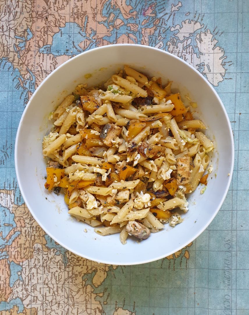 Lubina con pasta y verduras. Lubina con pasta y verduras.