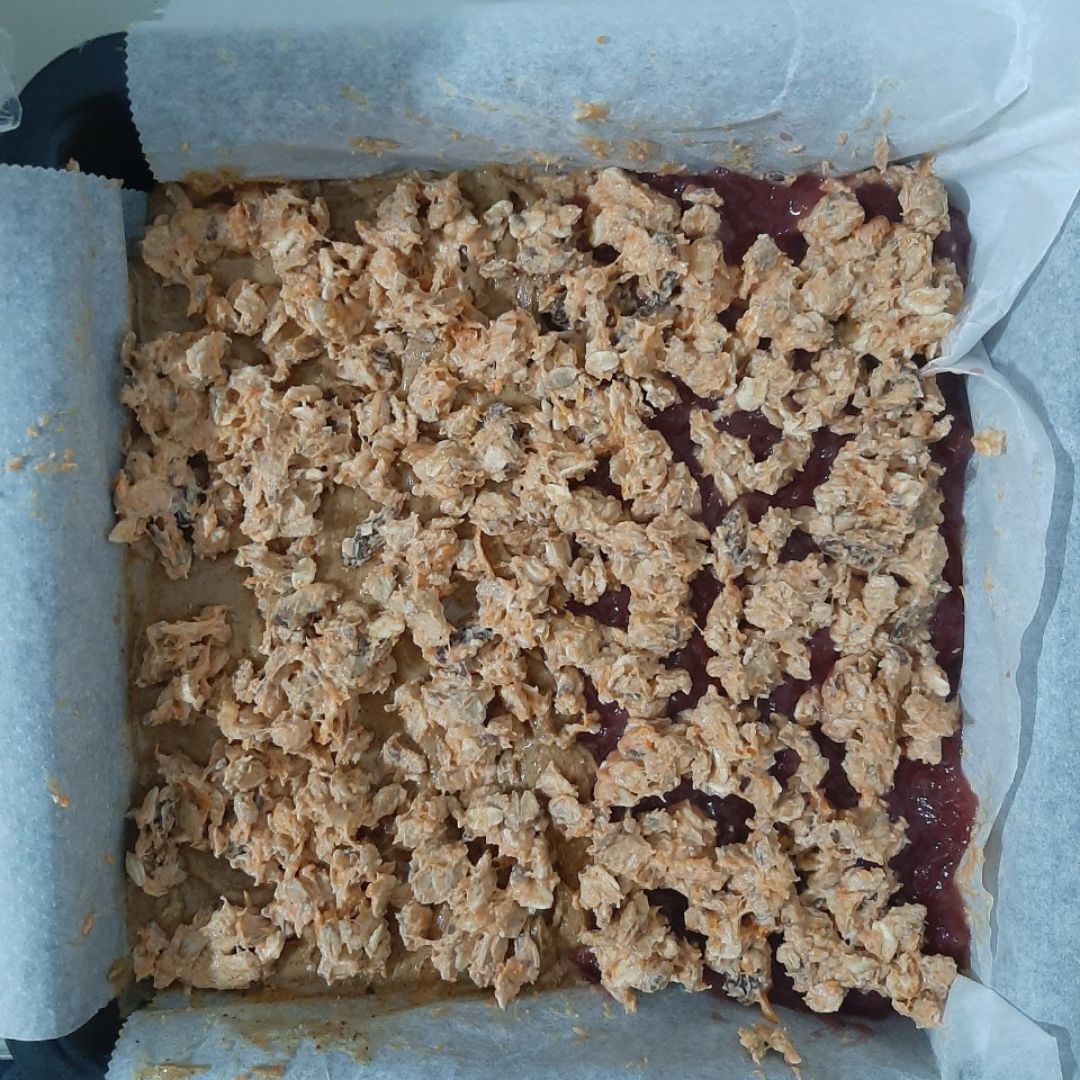 Barritas muesli con mermelada y crema de cacahuete🤩 Paso 6 Barritas muesli con mermelada y crema de cacahuete🤩 Paso 6