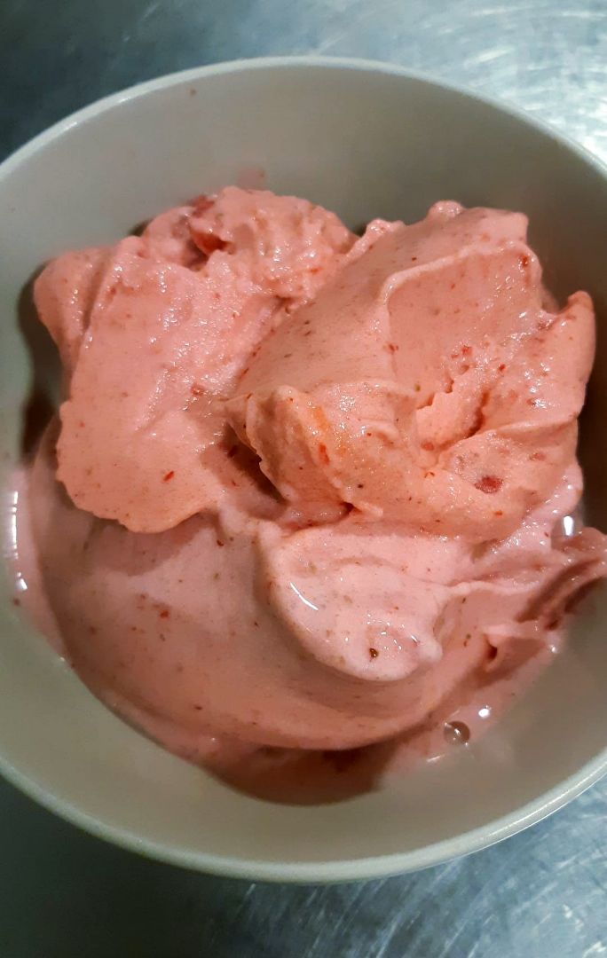 Helado de fresa y plátano rápido (3 ingredientes)