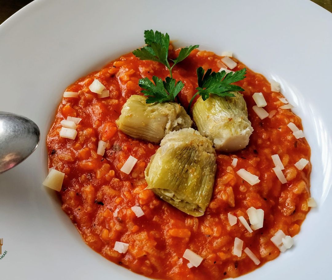 Arroz con tomate y alcachofas salteadas Arroz con tomate y alcachofas salteadas