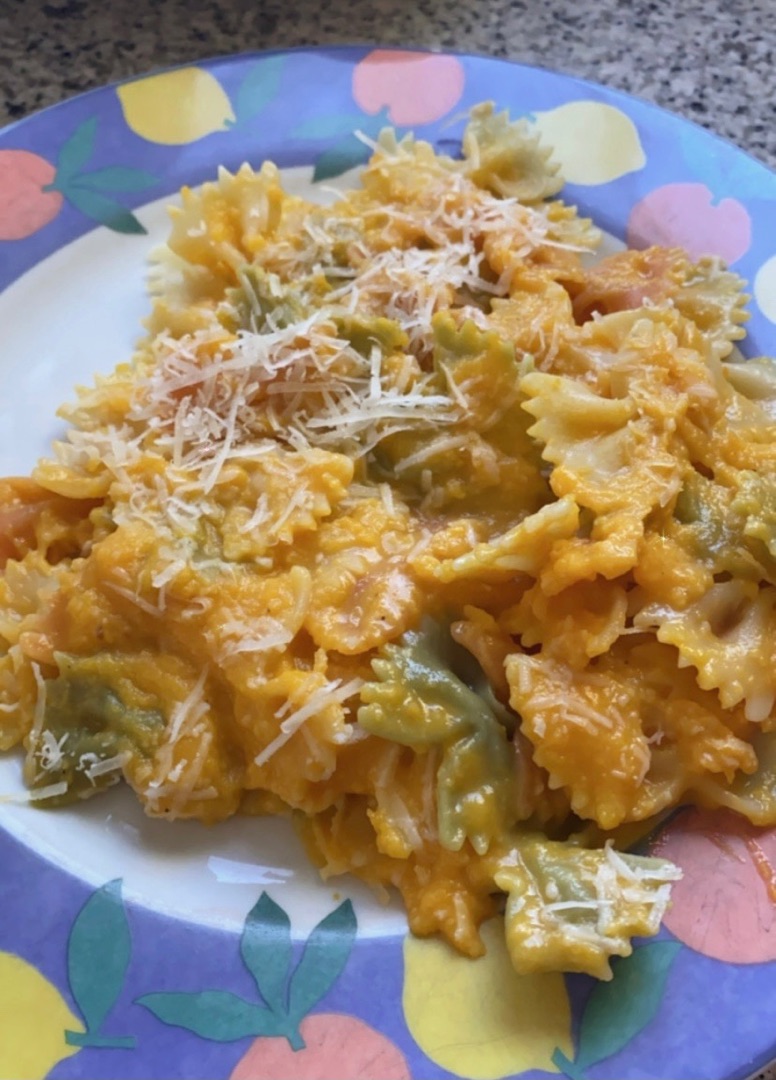 PASTA CON SALSA DE CALABAZA Y PARMESANO 🧀 