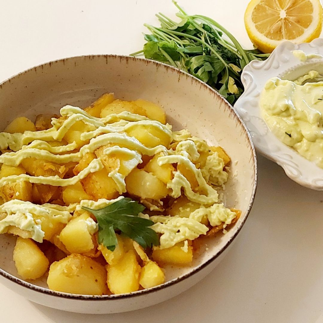 Patatas con alioli vegano