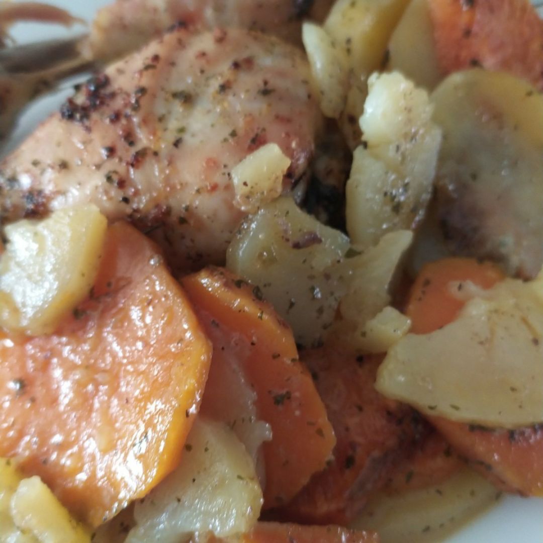 Pollo con boniato y patatas Pollo con boniato y patatas