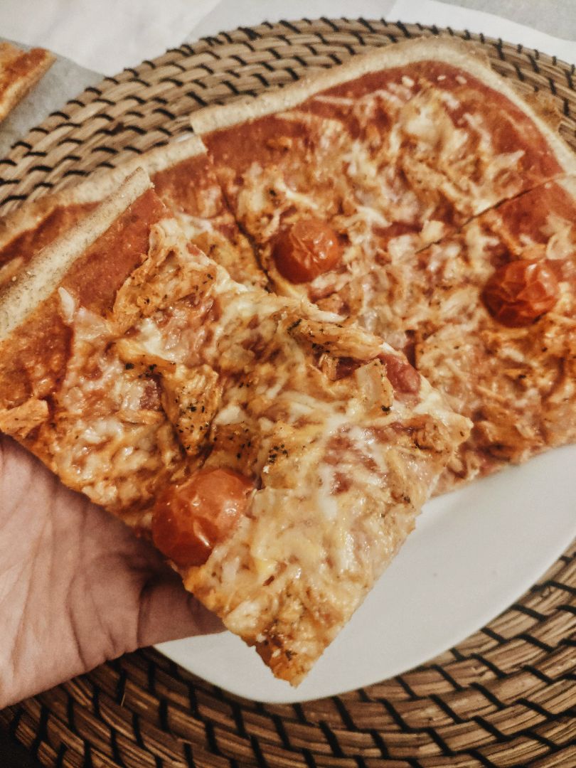 Pizza rápida con base de harina de trigo integral Pizza rápida con base de harina de trigo integral