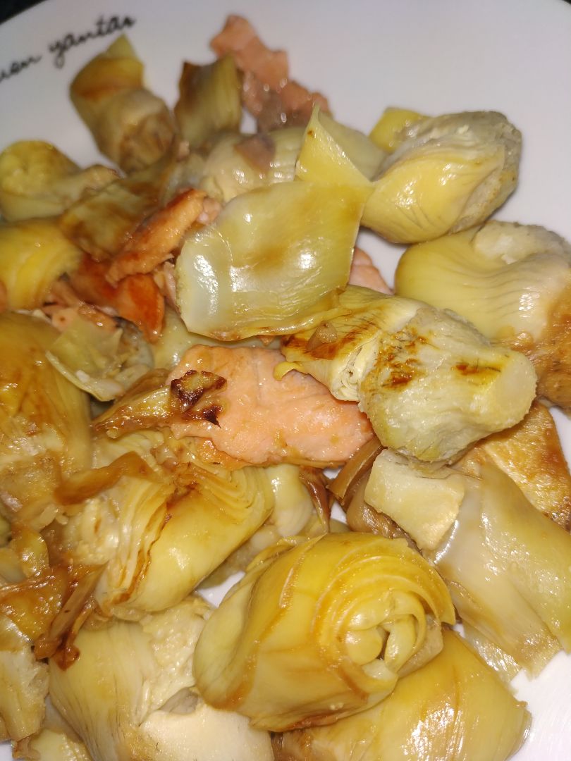 ALCACHOFAS CON SALMÓN ALCACHOFAS CON SALMÓN