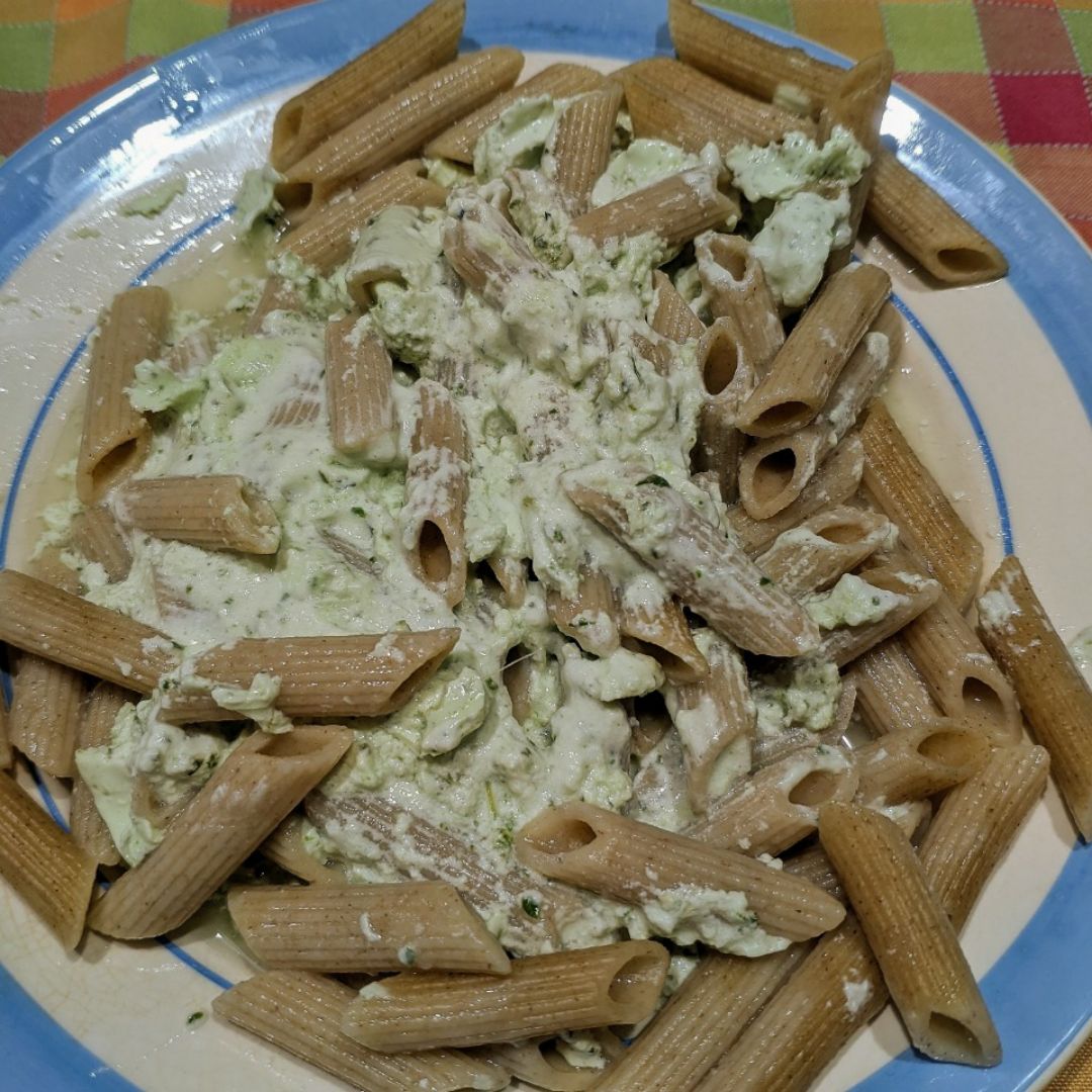 Macarrones con salsa pesto 馃崫 Macarrones con salsa pesto 馃崫