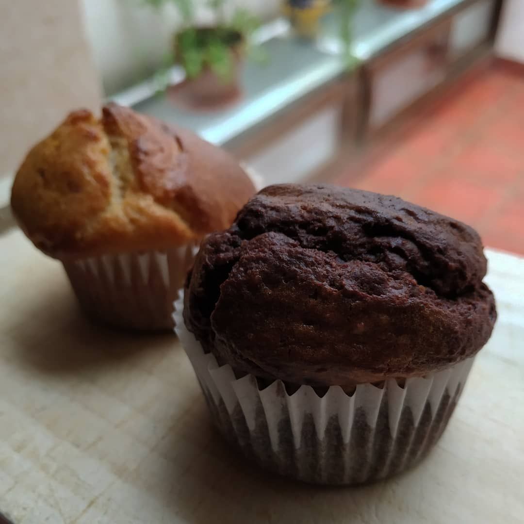 Magdalenas de almendra y chocolate
