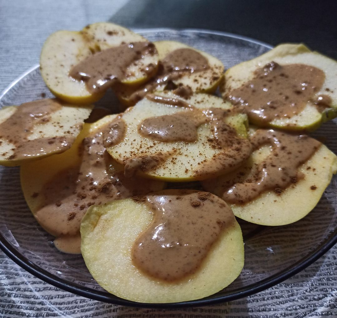 Manzana con aderezo de crema de cacahuete Manzana con aderezo de crema de cacahuete