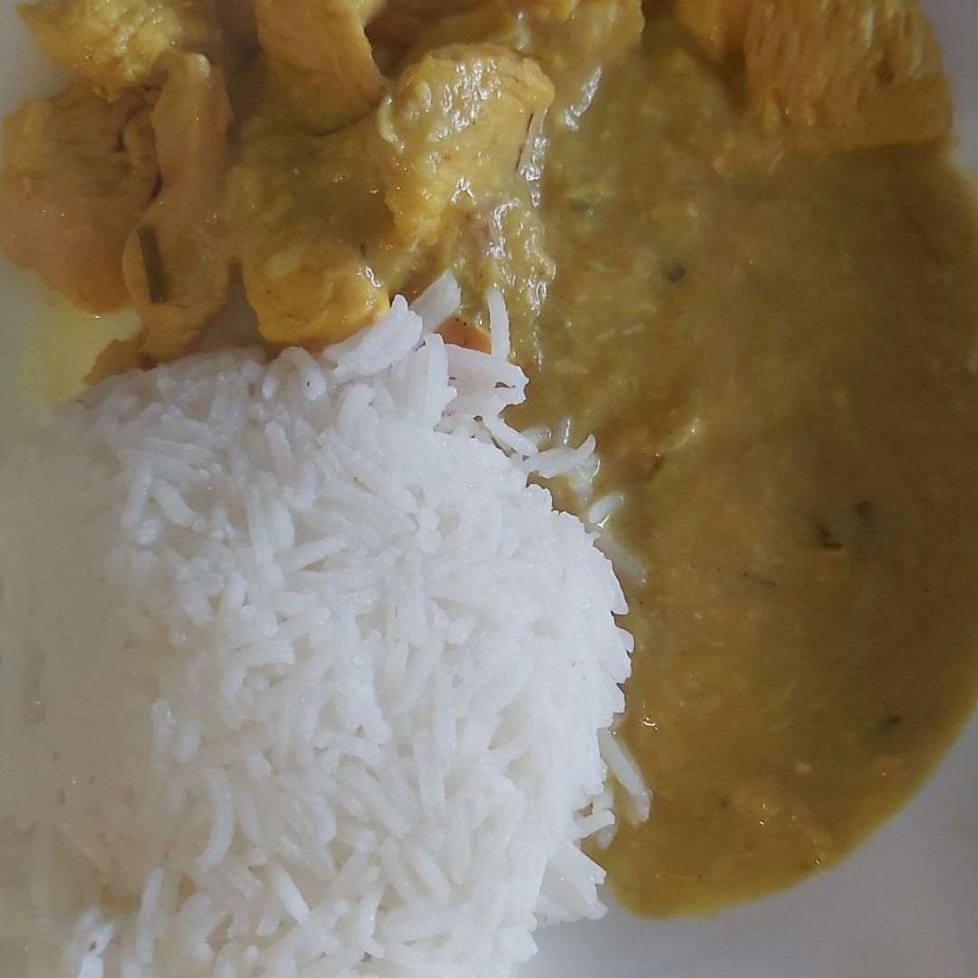 Arroz basmati con pollo al curry Arroz basmati con pollo al curry