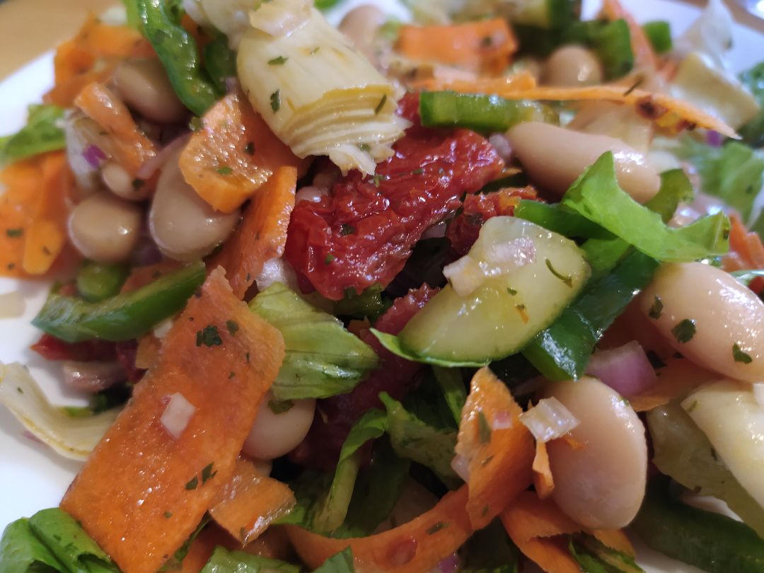 Ensalada de alcachofas, judias y tomate seco Ensalada de alcachofas, judias y tomate seco