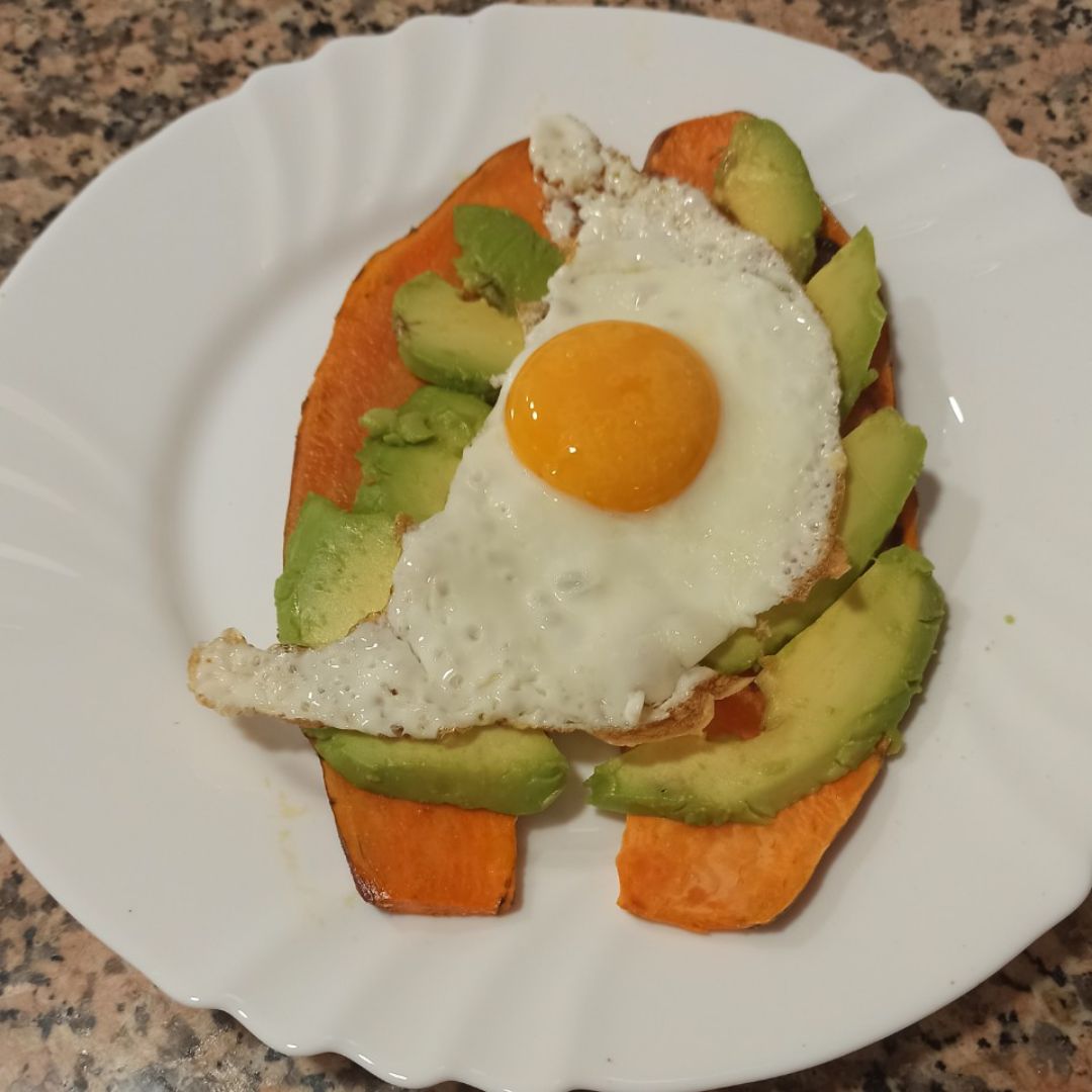 Tostadas de boniato con aguacate y huevo Tostadas de boniato con aguacate y huevo