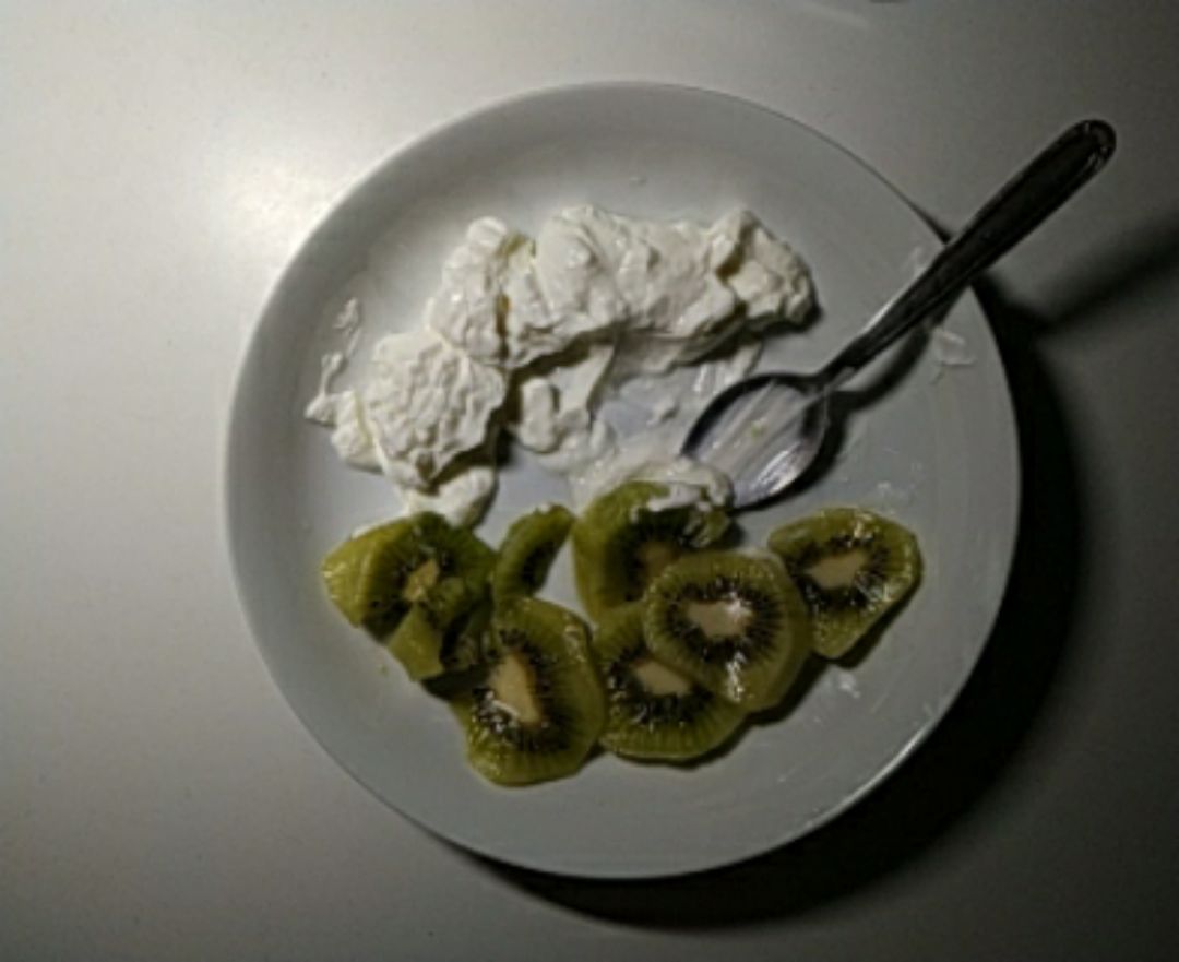 Yogur y kiwi