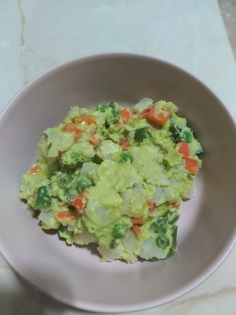 Ensaladilla con mayonesa de aguacate Ensaladilla con mayonesa de aguacate