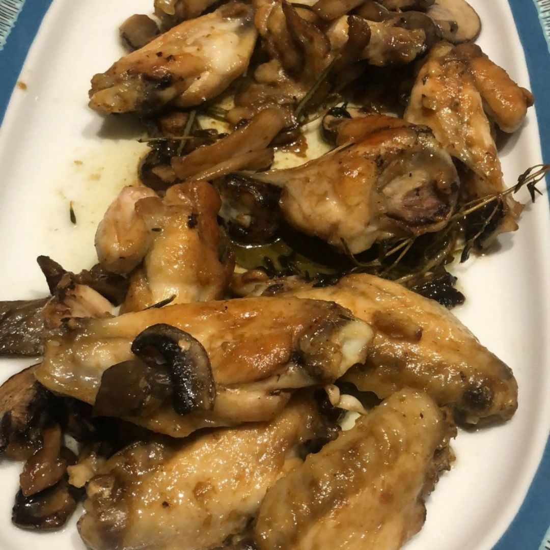 ALITAS DE POLLO CON SETAS Y AJITOS ALITAS DE POLLO CON SETAS Y AJITOS